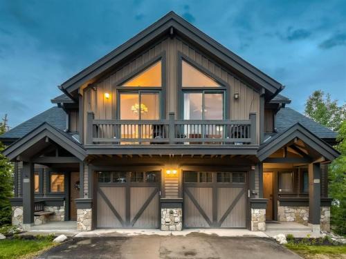 Four O'Clock Apartment | Luxury Ski In, Ski Out 3 Bedroom Townhome At The Snowflake Lift - Saddlewood Townhomes