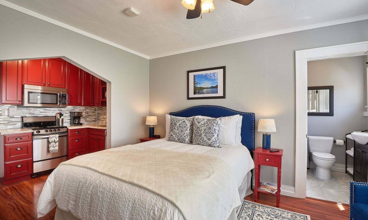 Newberg Condo | Luxury Studio Flat in Downtown Newberg - Suite #4
