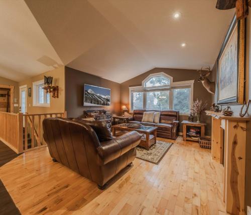Columbia Falls House | Magnificent 7 Home for 19
