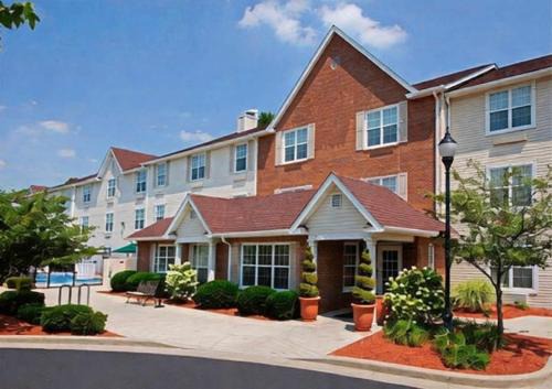 Bloomington Hotel | MainStay Suites Bloomington near University