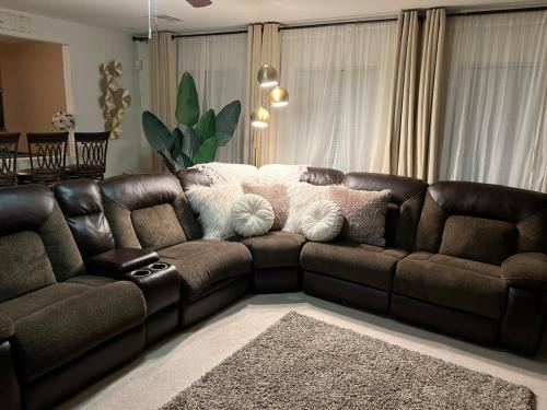 North Las Vegas House | Major Vacation Jacuzzi 3 bed 2 bath slingshot!