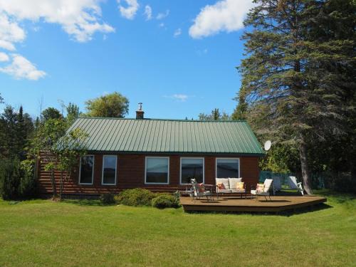 Gladstone House | Malabar Cove - Lakefront, Quiet, and Relaxing!