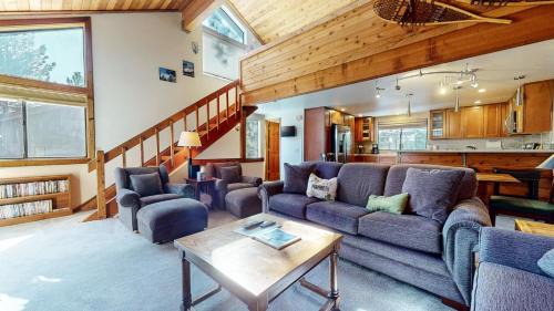 Mammoth Lakes Apartment | Mammoth Sierra Townhomes #38 condo