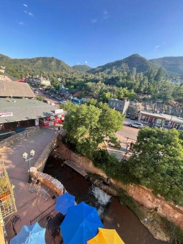 Manitou Springs Historic District House | Manitou Incline Retreat