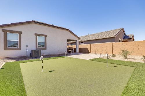 Maricopa House | Maricopa Home w/Putting Green & Covered Patio!