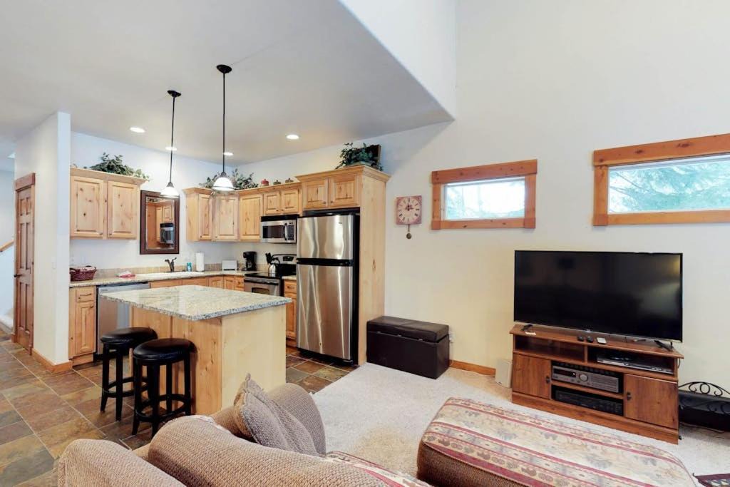 McCall House | McCall Golf Condo - Pool Courts & Patio