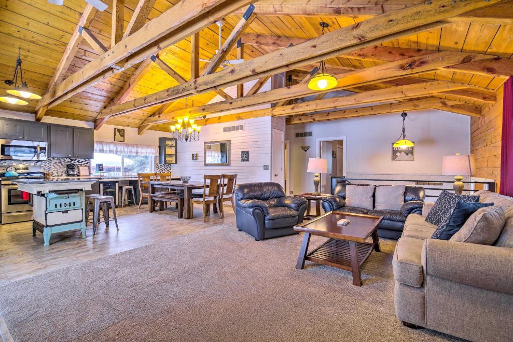 McCall House | McCall Retreat w/Hot Tub - 1/2 Mi to Downtown!