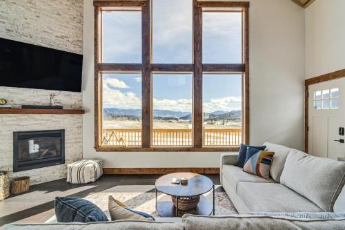 Indian Mountain House | 'Meadowlark Mountain Club' w/Views of the Rockies
