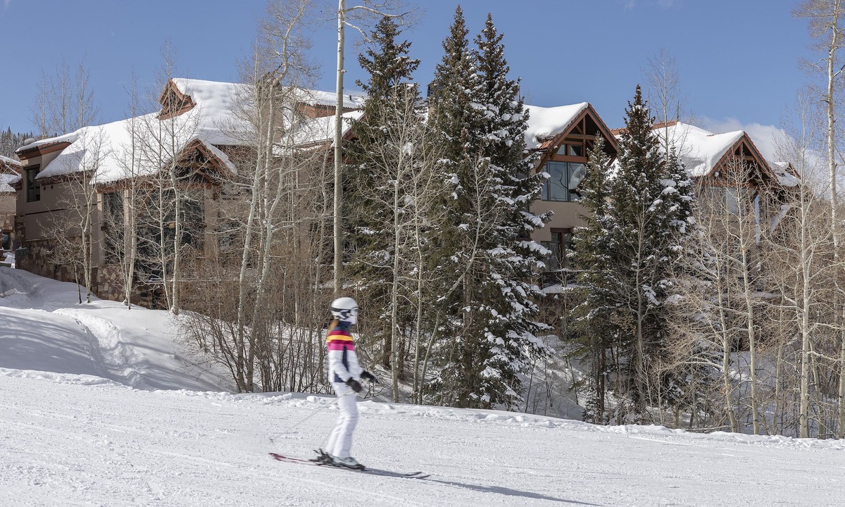 Mountain Village House | MEADOWS RUN MODERN- Effortless ski access, hot tub, and San Sophia views
