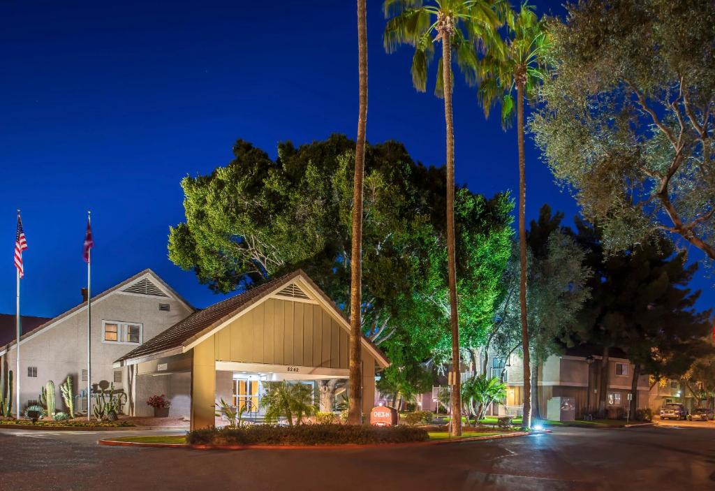North Mountain Apartment | Metro PHX Upstairs 2bd sleeps 6 modern design best location amenities