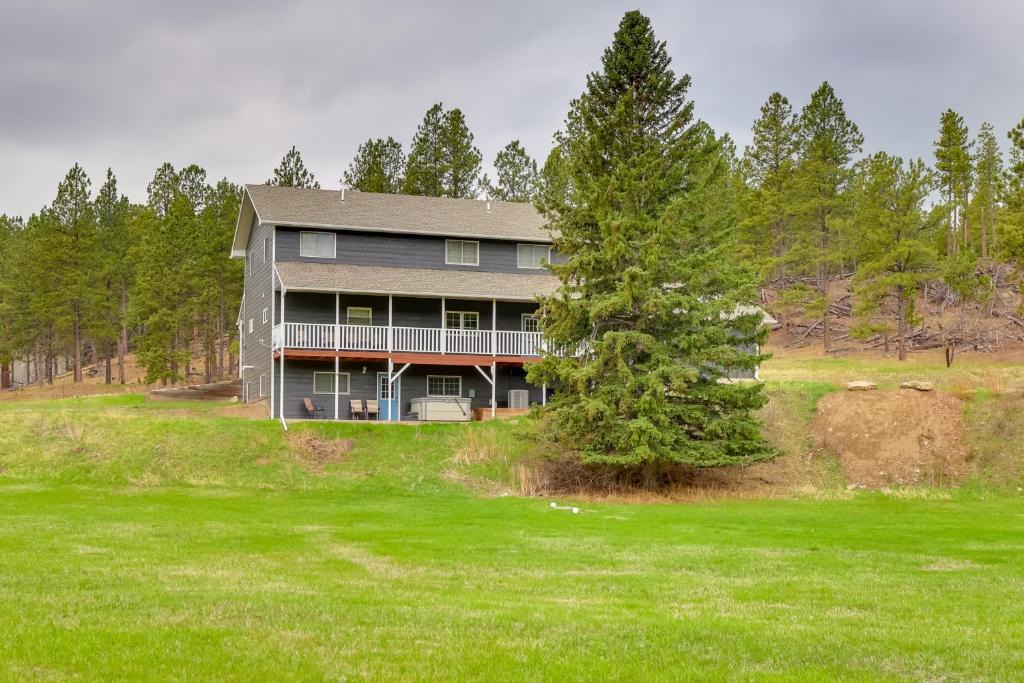Hill City House | Mickelson Trail Access! Black Hills Group Lodge