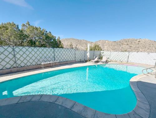 Yucca Valley House | Mid-Century El Dorado - Pool, BBQ, King Bed, Garden