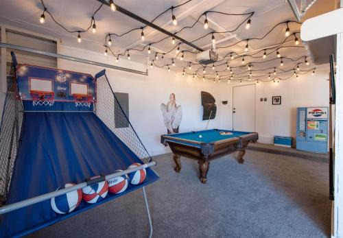 Berkley House | Mid-Century Modern Home - Hot Tub and Game Room