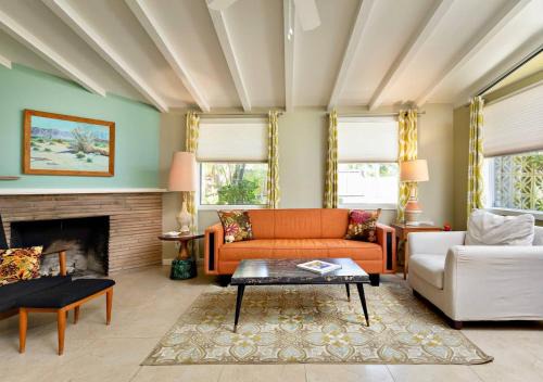La Quinta Cove House | Mid-Century Modern in Enchanting Desert Garden