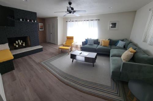 Paradise House | Mid-century rural ranch house minutes to the strip