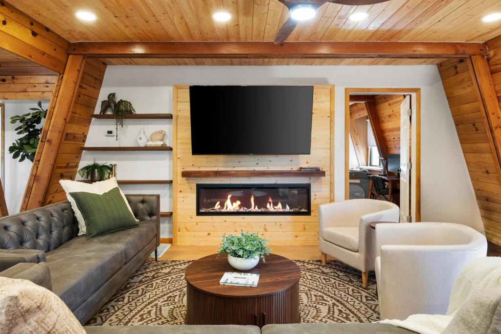 Williams Cabin | Mighty Moose, Epic Game Lodge Near Grand Canyon Sleeps 10