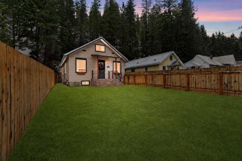Wallace House | Minutes from Lookout Pass & Silver Mountain