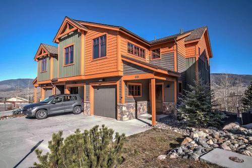 Wildernest House | Minutes from World Class Ski Resorts, Hot Tub!