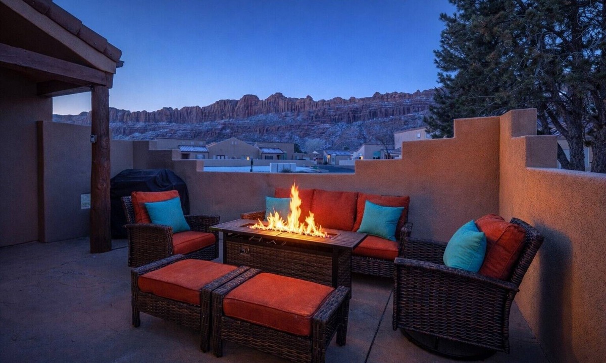 Moab South Valley House | Moab Basecamp! 10 min to Arches | Pool & Hot tub