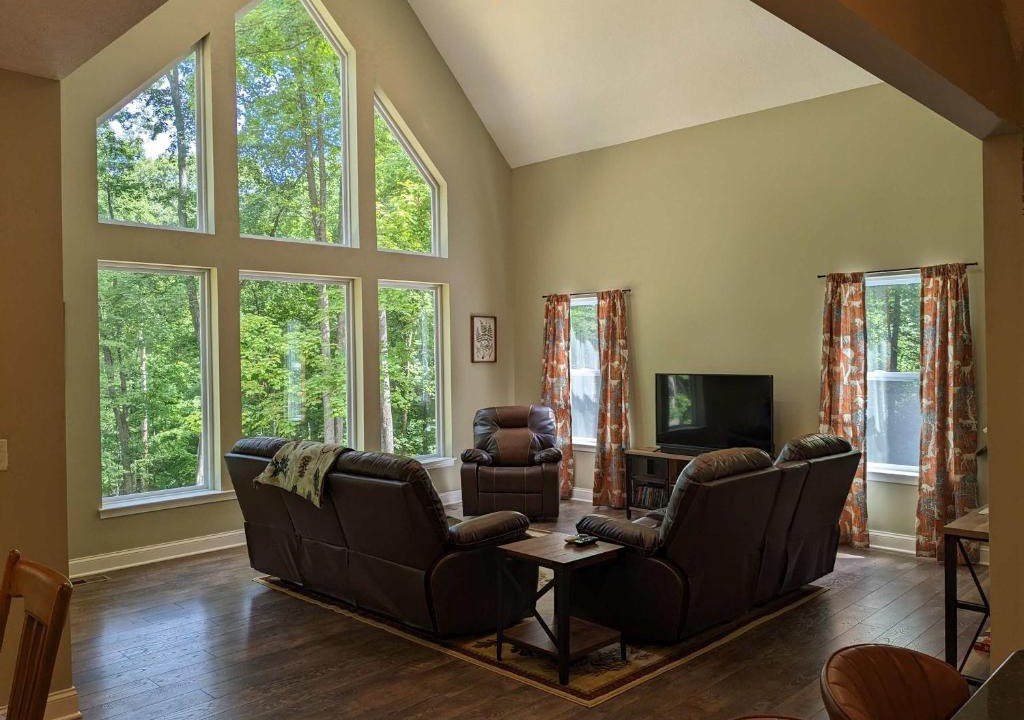 Rockbridge House | Modern 2 BD cabin with hot tub & Games & Central Loc