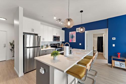 Downtown Minneapolis Apartment | Modern 2BR 2 Bath and Gym near Downtown, Loring Park