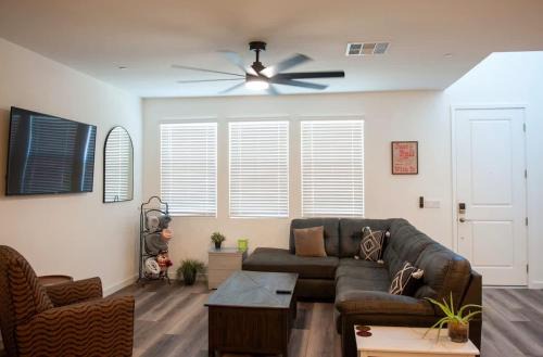Townsite House | Modern 2BR Townhouse Near Water St & Vegas