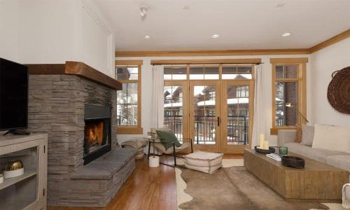 Big Sky Meadow Village House | Modern Big Sky Retreat - Hot tub Shared Pool