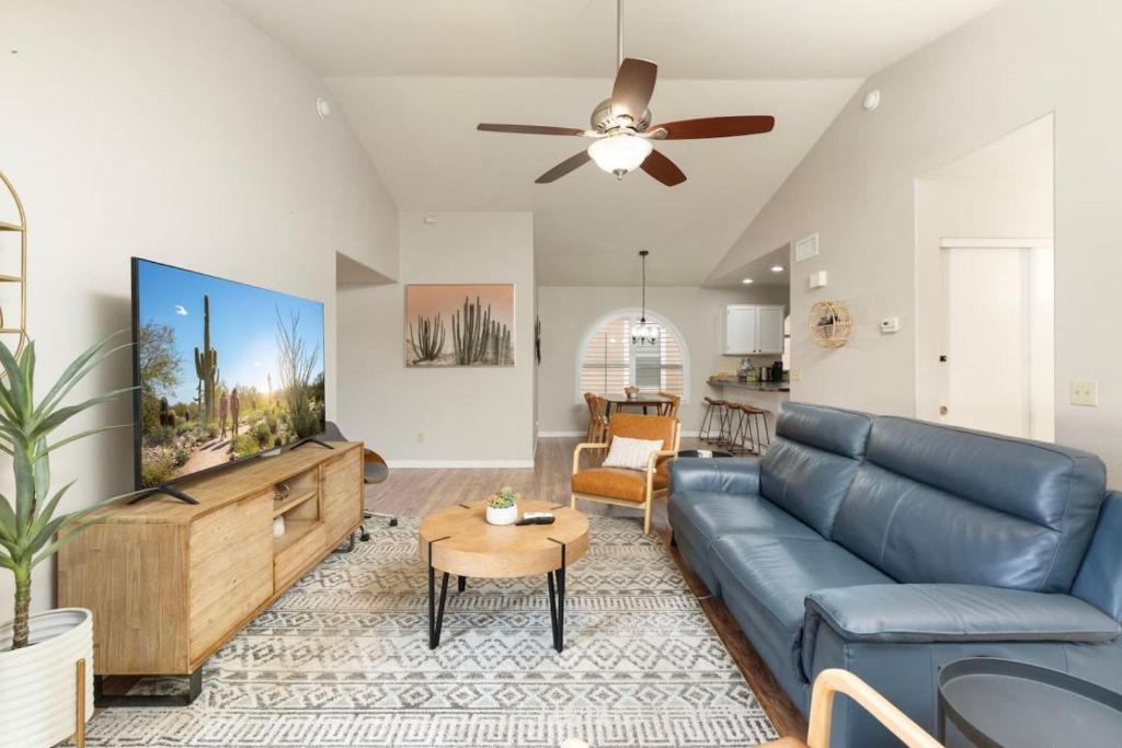 Garden Point House | Modern Home Near Westgate Community Pool Access
