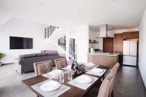 Ensenada House | Modern House with Jacuzzi & Grill 3BR