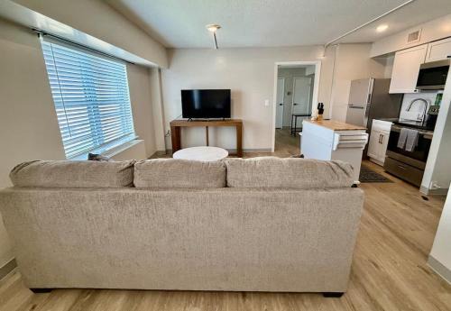 North Central Omaha Apartment | Modern Omaha Apartment Near Dining & Attractions