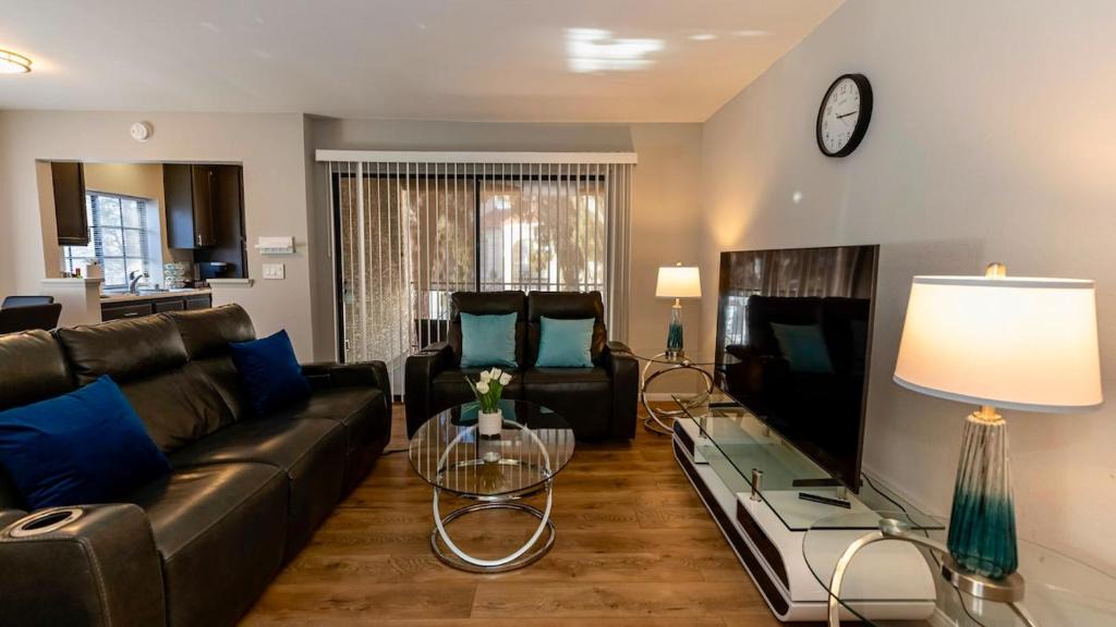 Spring Valley Apartment | Modern Pet-Friendly 2BR Near Strip & Chinatown