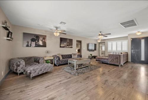 Las Vegas House | Modern Retreat Close To LV Strip