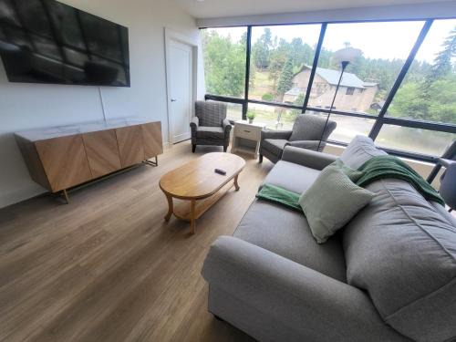 Kerr Gulch Apartment | Modern Stay in the Heart of Evergreen