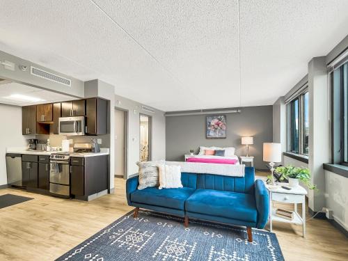 Downtown Des Moines Apartment | Modern Studio - walk to Wells Fargo Arena