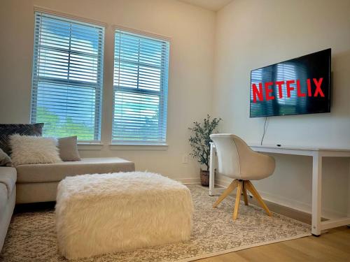 Sherman Apartment | Modern WorkerFriendly WasherPoolGym Wifi