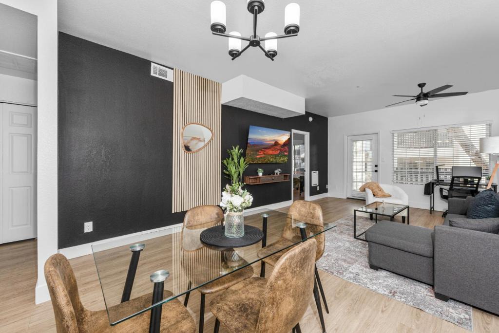 North Scottsdale Apartment | Modern2BR Pickle&Basketball Ct,Pool,BBQ&Pet Frndly