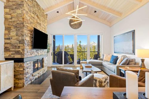 Big Sky House | Moonlight Basin Lookout Patio Views & Ski In Out