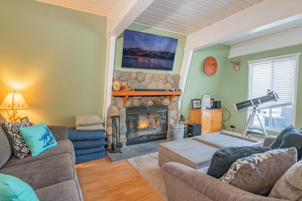 Upper Moonridge House | Moonlight Memories