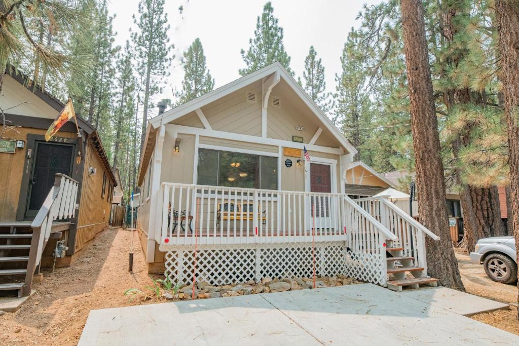 Big Bear Lake House | Moonridge Mountain by Big Bear Cool Cabins