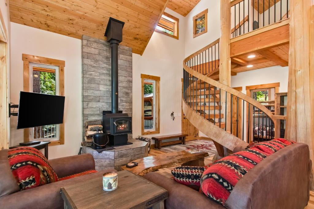 Sandpoint House | Moonshadow Road
