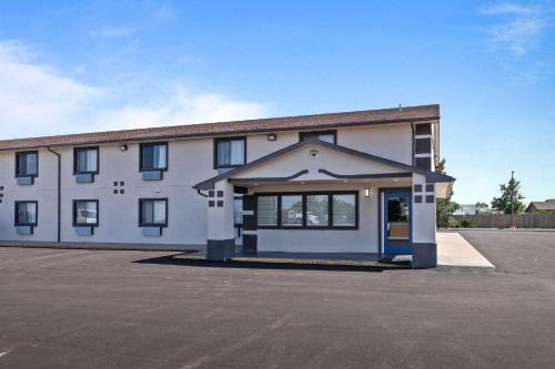 Brighton Hotel | Motel 6 Brighton CO Denver Northeast