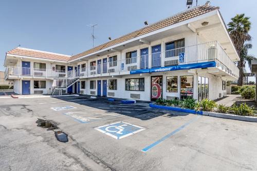 Modesto Hotel | Motel 6 Modesto, CA