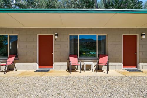 Zion National Park East Entrance Hotel | Mount Carmel Motel near Zion National Park