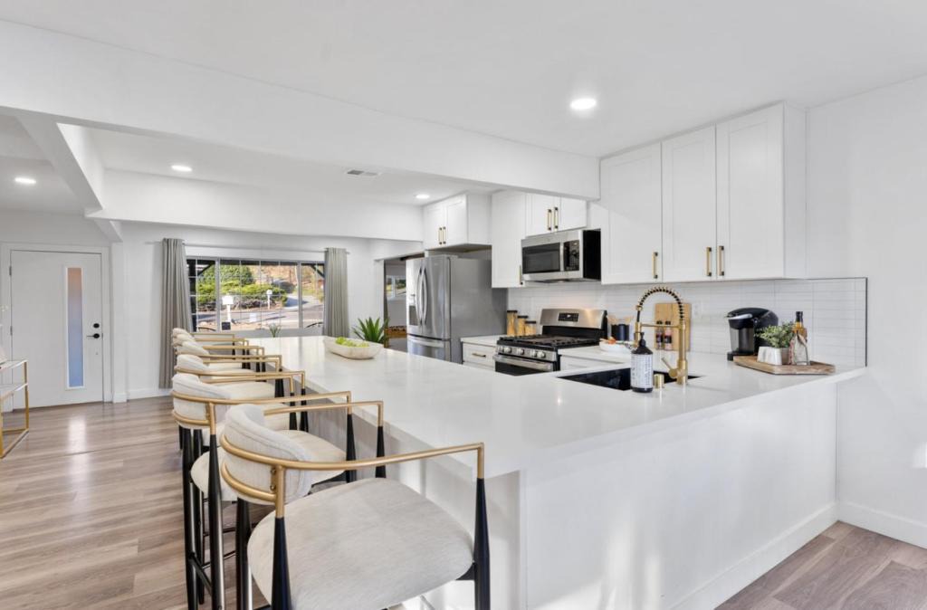 Mount Helix House | Mount Helix, Jacuzzi, King Bed, EV Charger