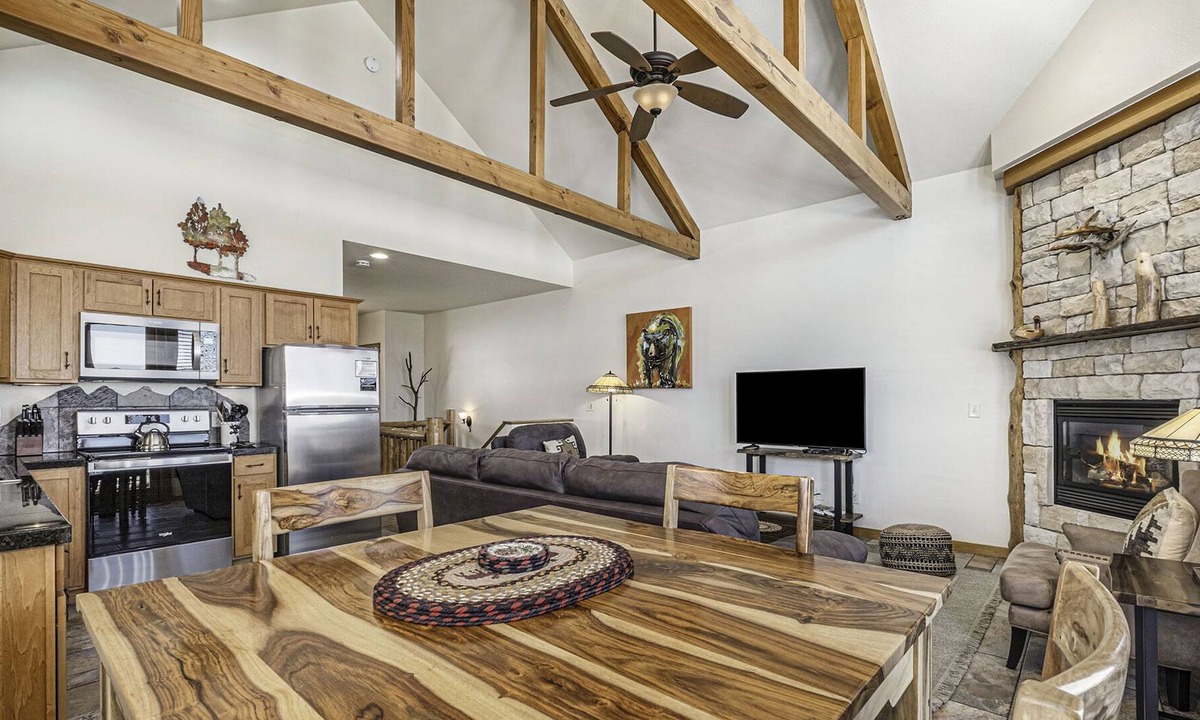 Estes Park Condo | Mount Neota 33 - 2 Br Condo - Private Hot Tub - Lake/Mountain Views!