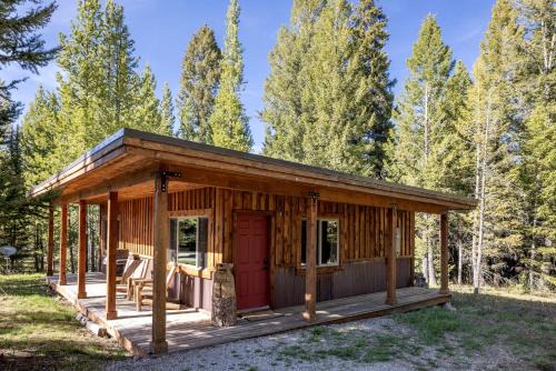 Lazy Acres House | Mountain Cabin Near Yellowstone with Scenic Views, West Yellowstone, Montana