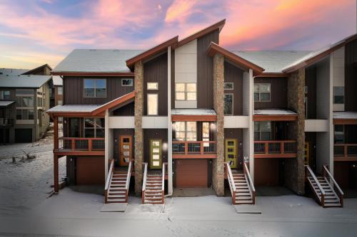 Rendezvous House | Mountain Chalet 24 I Private Hot Tub I Great Views I Activity Program