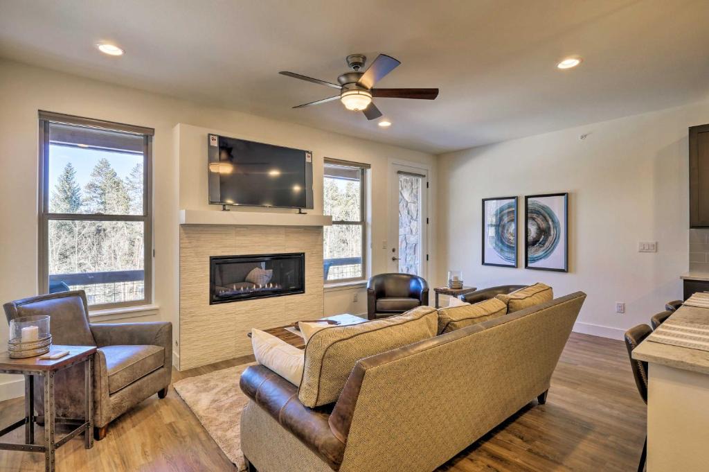 Rendezvous House | Mountain Escape w/Hot Tub < 5 Mi to Winter Park!