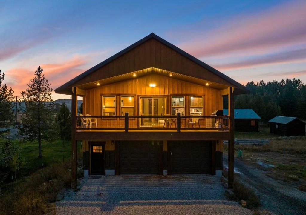 Island Park House | Mountain Top Retreat - Walk to River, Game Room, Hot Tub, Yellowstone