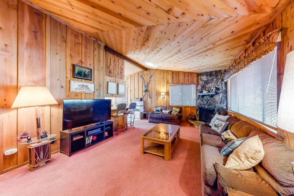 Big Bear City House | Mountain Tranquility